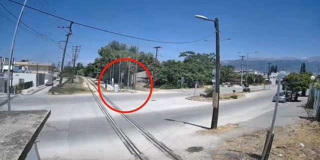 Πάτρα: Βίντεο ντοκουμέντο από τη σύγκρουση τρένου με αυτοκίνητο