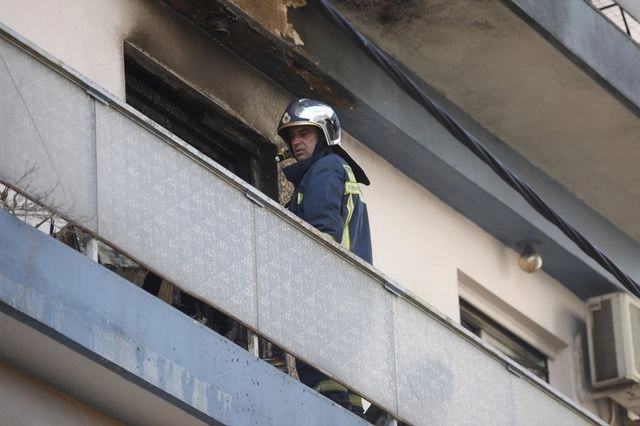Φωτιά σε διαμέρισμα στον Πειραιά – Μια γυναίκα νεκρή