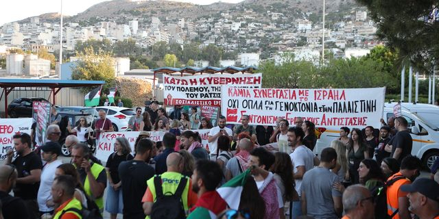 Κινητοποίηση αλληλεγγύης στον παλαιστινιακό λαό στις προβλήτες 2 και 3 στο λιμάνι του Πειραιά
