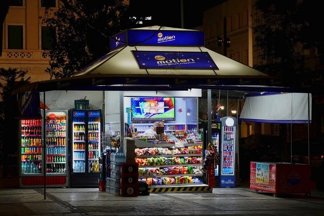 Επίσημο: Μόνο με ταυτότητα η αγορά αλκοόλ και τσιγάρων