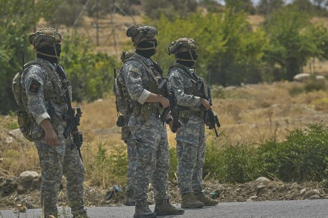 Συμβολική τελετή αφοπλισμού από την ομάδα του ΡΚΚ