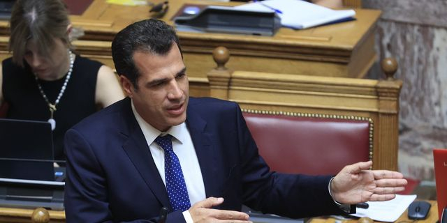 Πλεύρης: “Συνθήκες φυλάκισης στις κλειστές δομές” – Σχέδιο για κέντρα κράτησης εκτός ΕΕ