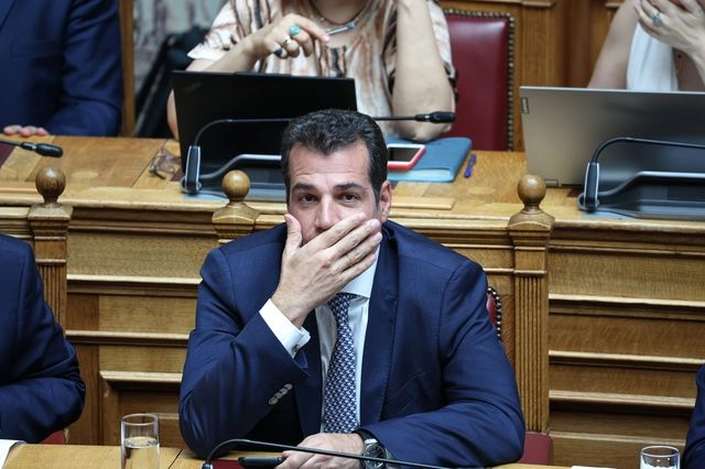 Tweet στα αγγλικά από τον Πλεύρη, μετά την “απέλασή” του από τον Χαφτάρ