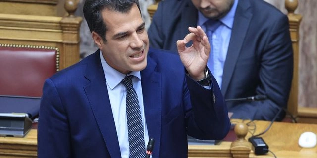 Ο Θάνος Πλεύρης στη Βουλή