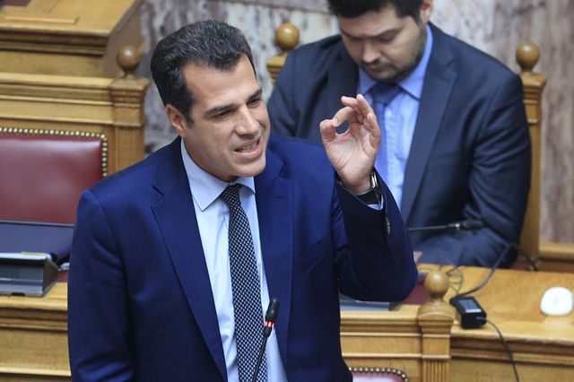 Ο Θάνος Πλεύρης στη Βουλή