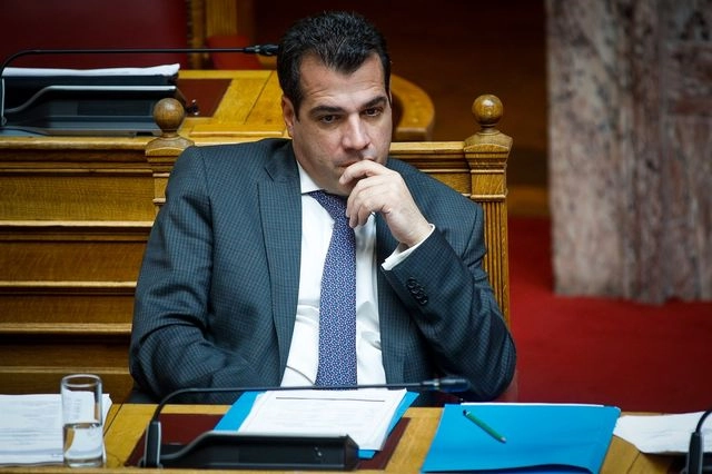 Ο Πλεύρης εκμεταλλεύεται τη Μυρτώ της Πάρου για την ψήφο της ακροδεξιάς