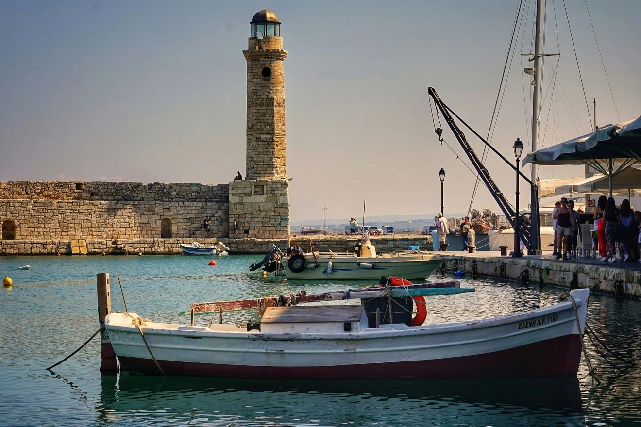 Ρέθυμνο: Το διαμάντι της Αναγέννησης και της σύγχρονης ζωής με τις απέραντες αμμουδιές