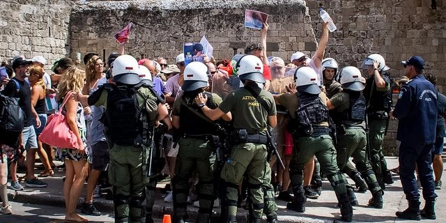 ΕΛΑΣ για συλλήψεις στη Ρόδο: “Ενεργήσαμε στο πλαίσιο των θεσμικών μας αρμοδιοτήτων”