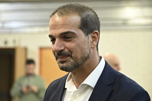 Από τον γύψο στη γυάλα: O αγώνας για το νόημα της Δημοκρατίας