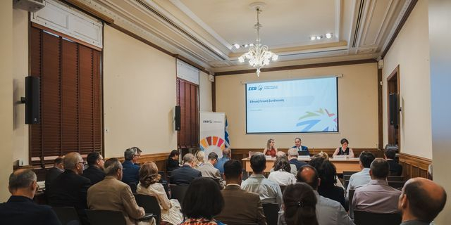 Προεδρείο ΓΣ - Ντιάνα Γεωργακοπούλου, Γενική Διευθύντρια Συμβουλίου ΣΕΒ για τη Βιώσιμη Ανάπτυξη, Γ. Αλεξόπουλος Πρόεδρος ΒΙΑΝ, Αναπληρωτής Διευθύνων Σύμβουλος της HELLENiQ ENERGY, Εκτελεστικό Μέλος Δ.Σ και Γενικός Διευθυντής Στρατηγικού Σχεδιασμού και Νέων Δραστηριοτήτων, Αργυρώ Οικονόμου Διευθύντρια Επιχειρησιακής Μονάδας V+O
