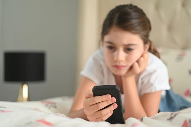 Αλλάζει ο τρόπος που θα χρησιμοποιούν τα social media στην Ελλάδα οι ανήλικοι