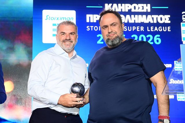 Η Super League βράβευσε τον Άγγελο Ποστέκογλου – “Θέλω να σας κάνω υπερήφανους”