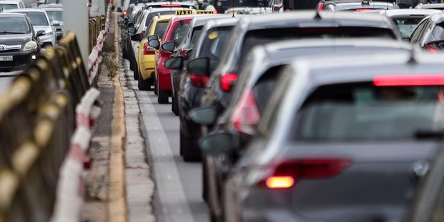 Τροχαίο στη Λ. Συγγρού: ΙΧ συγκρούστηκε με μοτοσικλέτα