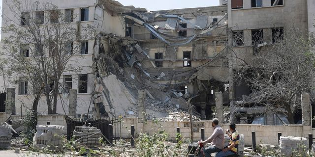 Συρία: Πάνω από 500 νεκροί από τις εχθροπραξίες – “Δια της ισχύος” η κατάπαυση του πυρός, λέει ο Νετανιάχου