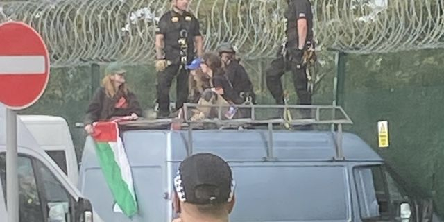 Εδιμβούργο: Ακτιβιστές έριξαν βαν σε αμυντική βιομηχανία, σε διαδήλωση υπέρ της Παλαιστίνης