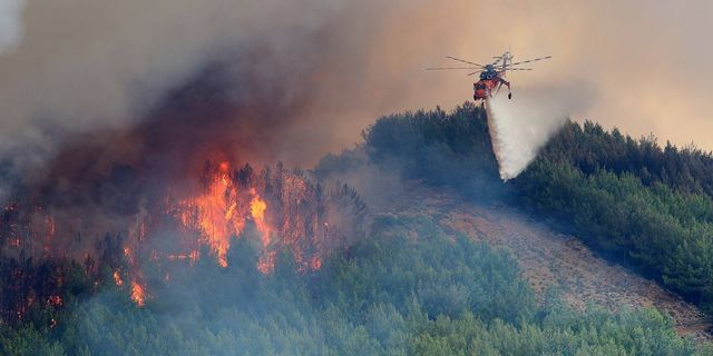 Μαίνεται η φωτιά στη Θάσο – Μάχη σε δύο μέτωπα