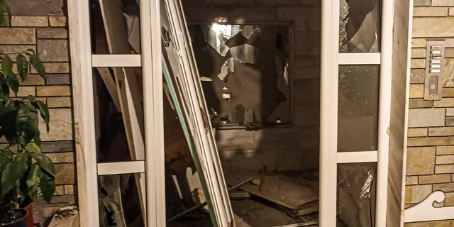 Έκρηξη στη Θεσσαλονίκη: Τρία κιλά εκρηκτικής ύλης στην πολυκατοικία – Τι εξετάζουν οι Αρχές