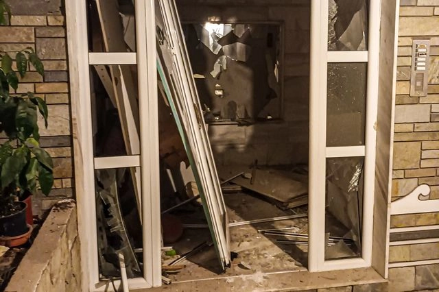 Έκρηξη στη Θεσσαλονίκη: Τρία κιλά εκρηκτικής ύλης στην πολυκατοικία – Τι εξετάζουν οι Αρχές