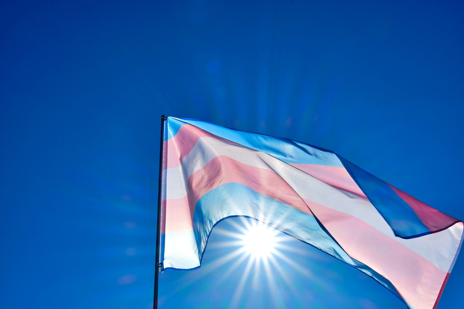 Τι προβλήματα αντιμετωπίζουν τα τρανς άτομα στις διακοπές