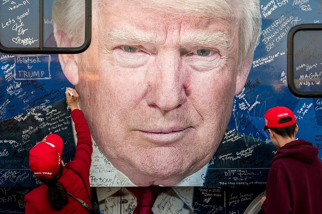 Οι MAGA εναντίον του Τραμπ μετά τις αποκαλύψεις για τον Έπσταϊν