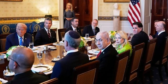 Ο Τραμπ μιλά για τέλος πολέμου Ισραήλ – Ιράν και ο Νετανιάχου ζητά Νόμπελ για εκείνον