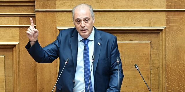Βελόπουλος: “Ξαφνικά ο δελφίνος Δένδιας μάς προέκυψε δελφίνι του Αμαζονίου”