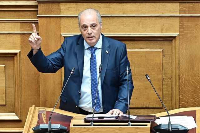 Βελόπουλος: “Ξαφνικά ο δελφίνος Δένδιας μάς προέκυψε δελφίνι του Αμαζονίου”