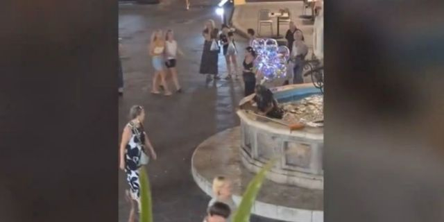 Βίντεο σοκ στη Ρόδο: Νεαρός σπρώχνει και ρίχνει στο συντριβάνι άστεγο