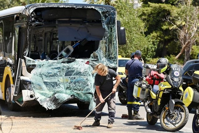 Τι λέει ο ΟΑΣΑ για τη σύγκρουση των λεωφορείων στη Βούλα