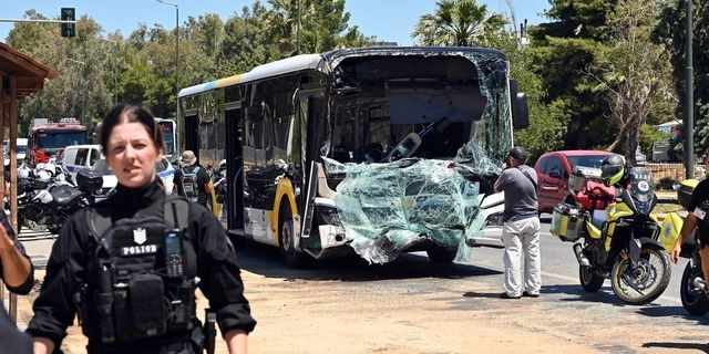 Βούλα: Τουλάχιστον 47 τραυματίες από τη σύγκρουση δύο λεωφορείων