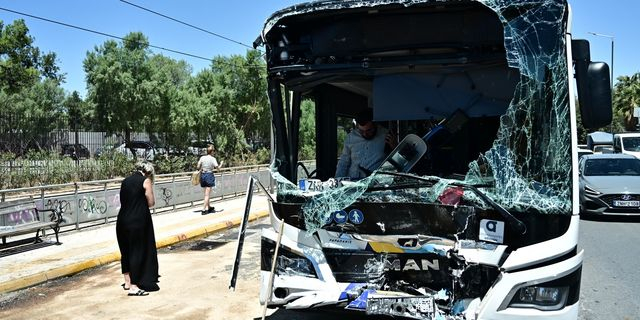 Καραμέρος κατά Κυρανάκη για τα ατυχήματα με λεωφορεία