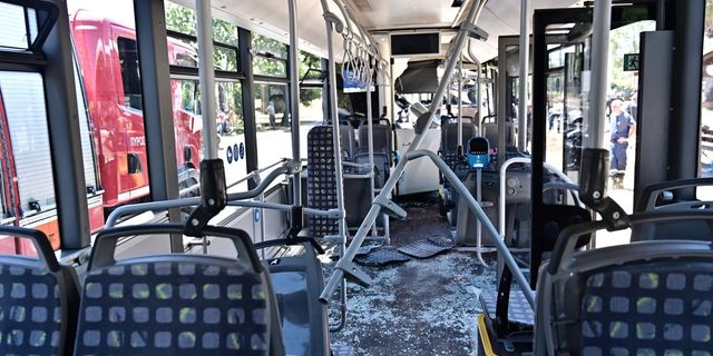 Βούλα: Εικόνες καταστροφής από το τροχαίο με δεκάδες τραυματίες