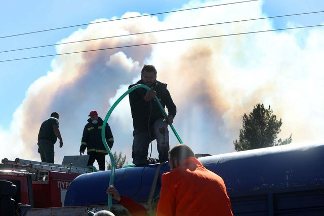 Χαλκιδική: Σε ύφεση η φωτιά στη Βουρβουρού – Παραμένουν ισχυρές πυροσβεστικές δυνάμεις