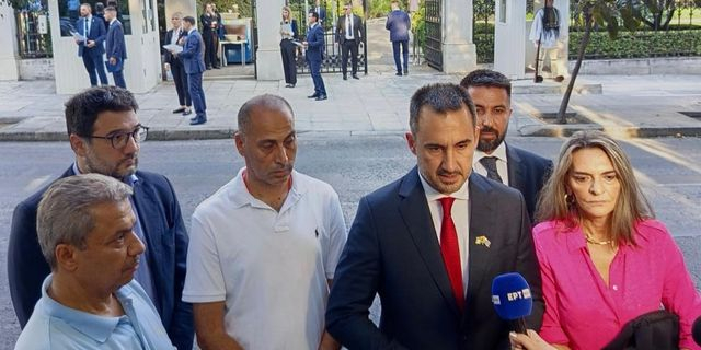 Ο Αλέξης Χαρίτσης αποχώρησε από τη δεξίωση για την αποκατάσταση της Δημοκρατίας
