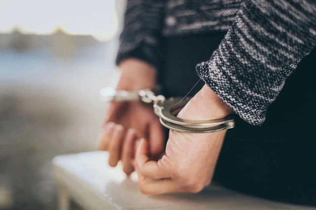 Βόλος: Προφυλακιστέα η 52χρονη που διακινούσε πορνογραφικό υλικό της κόρης της