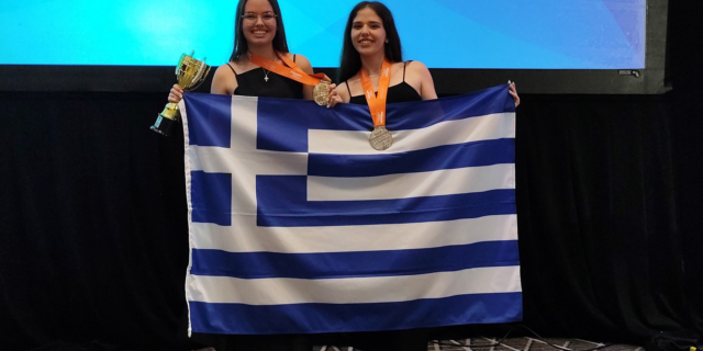 Οι πρωταθλήτριες του διαγωνισμού Ελένη Καρακασίδου και Κυριακή Πέτσα