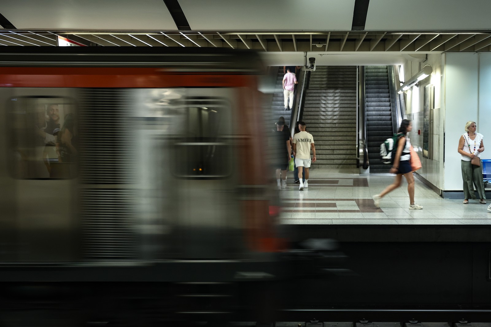 Μετρό: Άνδρας μπήκε στις σήραγγες και συνελήφθη στο “Σύνταγμα”
