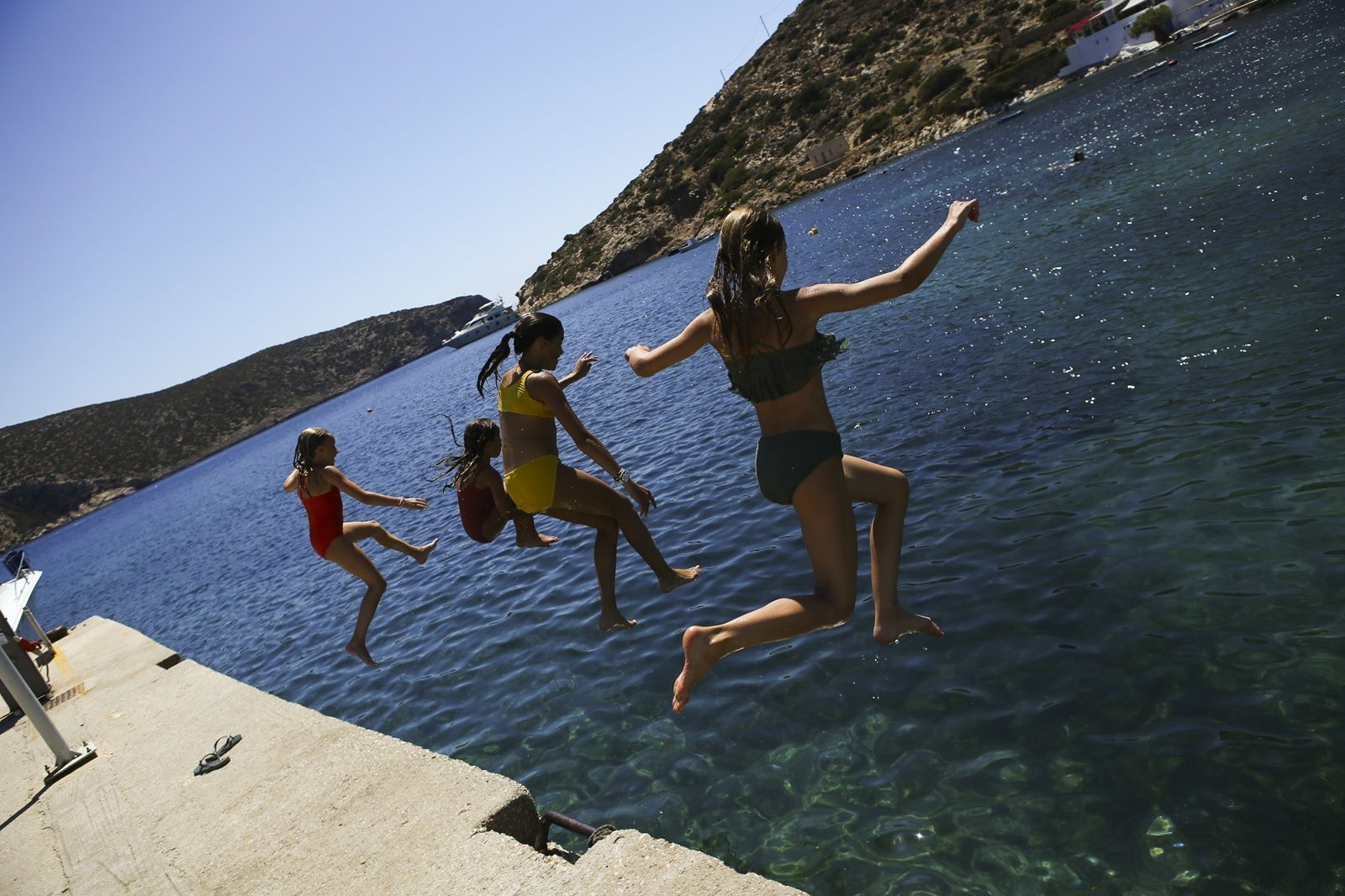 Βουτιές στα νερά της Σίφνου