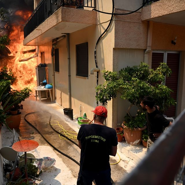 Φωτιές: Μάχη με τις φλόγες σε Πάτρα, Χίο και Φιλιππιάδα – Αναζωπύρωση στη Ζάκυνθο
