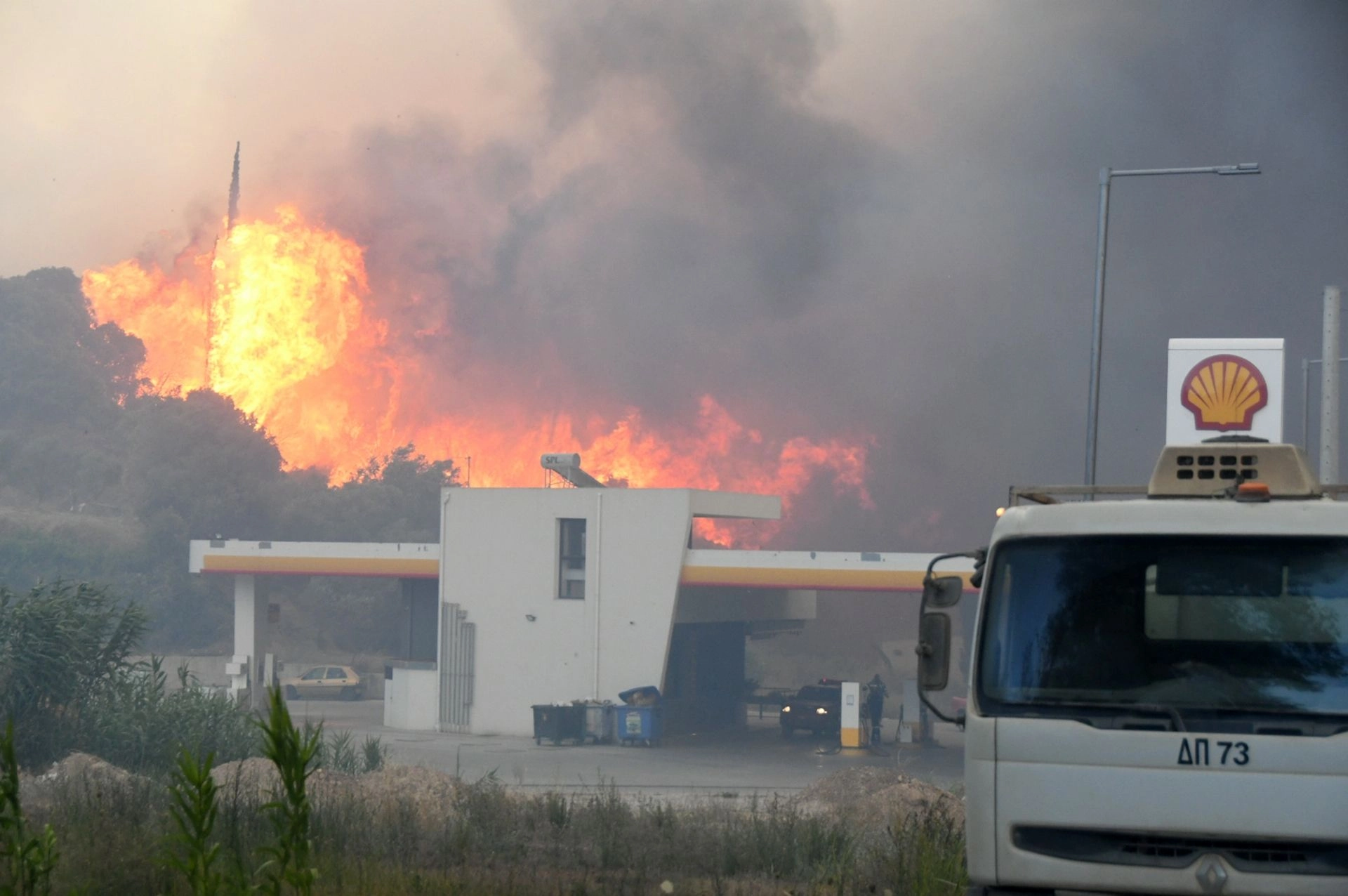 ΦΩΤΙΑ ΣΤΗ ΒΙΟΜΗΧΑΝΙΚΗ ΠΕΡΙΟΧΗ ΠΑΤΡΑΣ