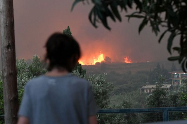 Φωτιά στην Αχαΐα: Άνοιξε ειδική πλατφόρμα για την προσωρινή διαμονή ανθρώπων που εκκένωσαν τα σπίτια τους