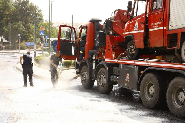 Εκτροπή πυροσβεστικού οχήματος στη Νέα Χαλκηδόνα – Ένας τραυματίας