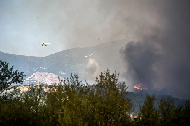 Δήμαρχος Δ. Αχαΐας: “H φωτιά μπορεί να φτάσει στην Ηλεία” – Έκκληση για ενίσχυση των εναέριων μέσων