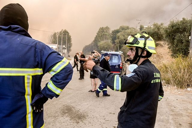 ΣΥΡΙΖΑ για φωτιές: Η κατάσβεση δεν μπορεί να στηρίζεται μόνο σε ήρωες πυροσβέστες