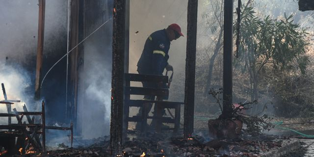 Δεύτερη ημέρα της πυρκαγιάς στην Αχαΐα