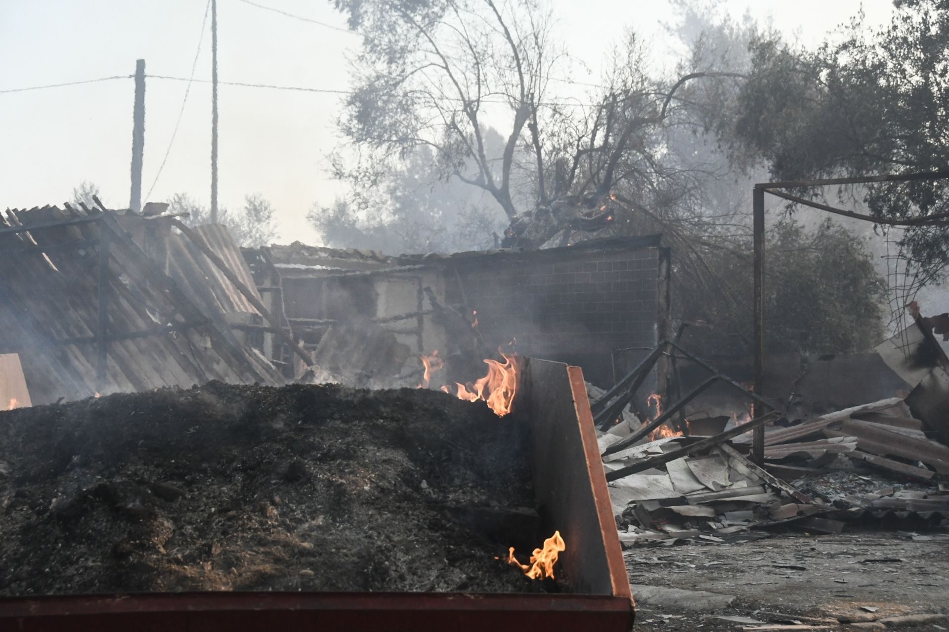 Δεύτερη ημέρα της πυρκαγιάς στην Αχαΐα