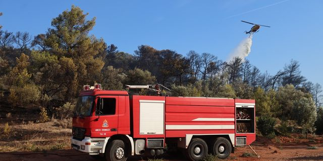Φωτιά στις Καρυές Λακωνίας – Επιχειρούν εναέρια μέσα