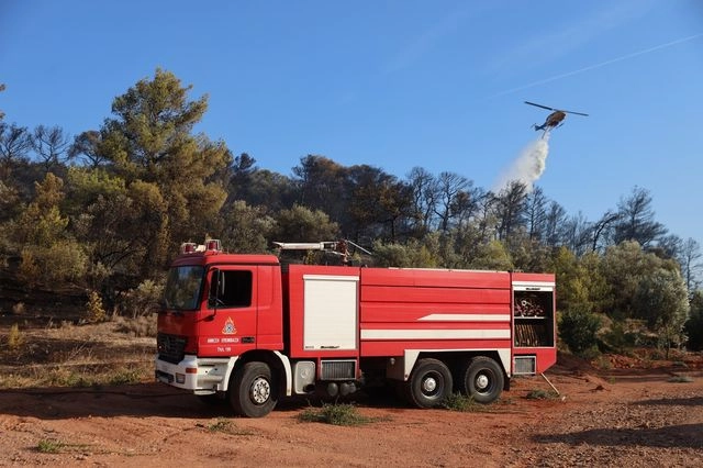Φωτιά στην Αρετή Ηλείας – Επιχειρούν και εναέρια μέσα