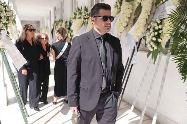 Λάμπρος Κωνσταντάρας