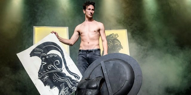 Ο “Αίας” με τον Μιχάλη Σαράντη επιστρέφει – Ένας ήρωας καθρέφτης της εποχής μας;